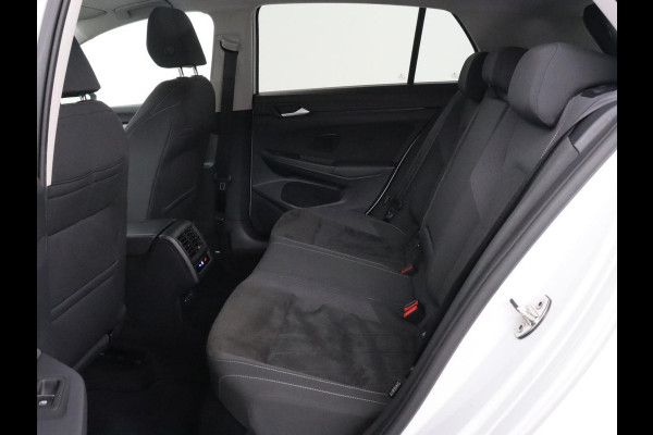 Volkswagen Golf 1.5 TSI Style | Panoramadak | Stoelverwarming | Head-Up | Trekhaak | Camera | Massage | Carplay | Navigatie | Adaptive cruise | Harman/Kardon | Sfeerverlichting | Keyless | Park Assist | Getint glas