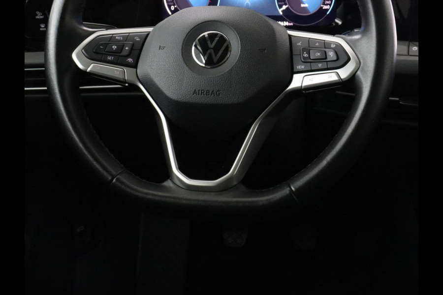 Volkswagen Golf 1.5 TSI Style | Panoramadak | Stoelverwarming | Head-Up | Trekhaak | Camera | Massage | Carplay | Navigatie | Adaptive cruise | Harman/Kardon | Sfeerverlichting | Keyless | Park Assist | Getint glas