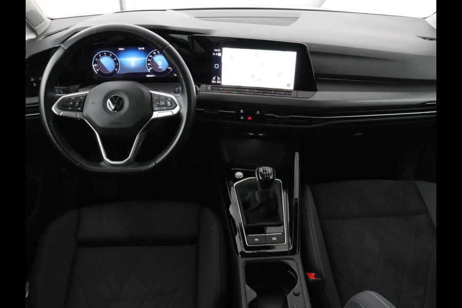Volkswagen Golf 1.5 TSI Style | Panoramadak | Stoelverwarming | Head-Up | Trekhaak | Camera | Massage | Carplay | Navigatie | Adaptive cruise | Harman/Kardon | Sfeerverlichting | Keyless | Park Assist | Getint glas