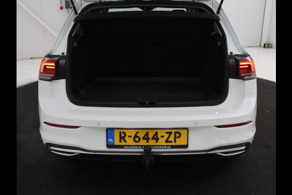 Volkswagen Golf 1.5 TSI Style | Panoramadak | Stoelverwarming | Head-Up | Trekhaak | Camera | Massage | Carplay | Navigatie | Adaptive cruise | Harman/Kardon | Sfeerverlichting | Keyless | Park Assist | Getint glas