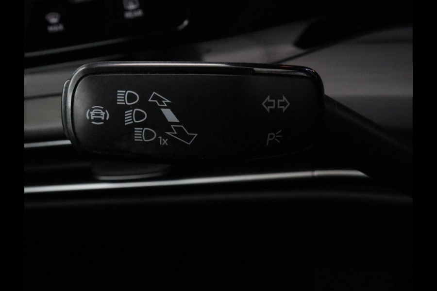 Volkswagen Golf 1.5 TSI Style | Panoramadak | Stoelverwarming | Head-Up | Trekhaak | Camera | Massage | Carplay | Navigatie | Adaptive cruise | Harman/Kardon | Sfeerverlichting | Keyless | Park Assist | Getint glas