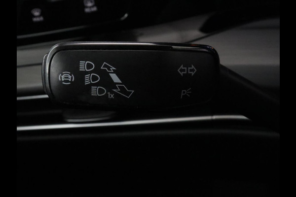 Volkswagen Golf 1.5 TSI Style | Panoramadak | Stoelverwarming | Head-Up | Trekhaak | Camera | Massage | Carplay | Navigatie | Adaptive cruise | Harman/Kardon | Sfeerverlichting | Keyless | Park Assist | Getint glas