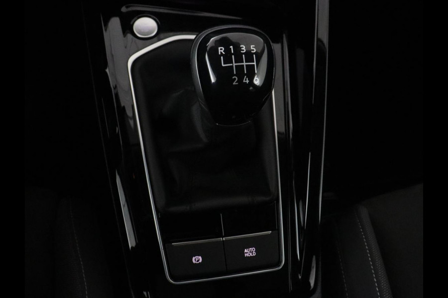 Volkswagen Golf 1.5 TSI Style | Panoramadak | Stoelverwarming | Head-Up | Trekhaak | Camera | Massage | Carplay | Navigatie | Adaptive cruise | Harman/Kardon | Sfeerverlichting | Keyless | Park Assist | Getint glas