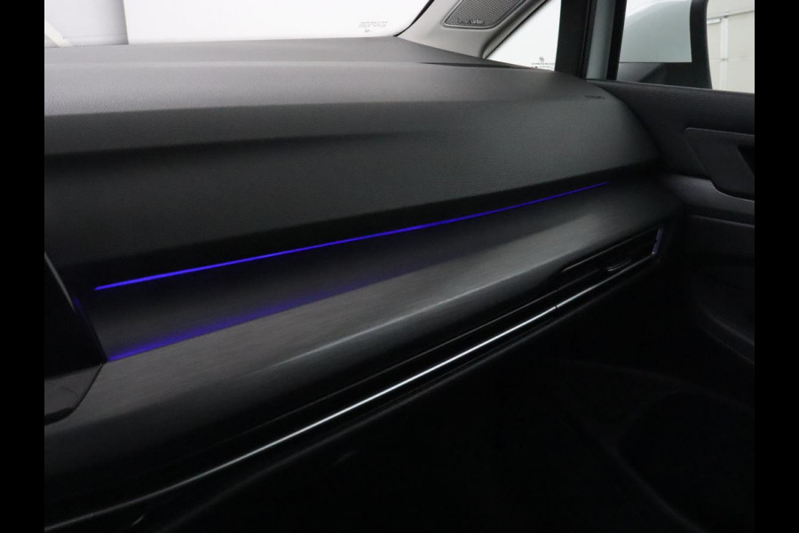 Volkswagen Golf 1.5 TSI Style | Panoramadak | Stoelverwarming | Head-Up | Trekhaak | Camera | Massage | Carplay | Navigatie | Adaptive cruise | Harman/Kardon | Sfeerverlichting | Keyless | Park Assist | Getint glas