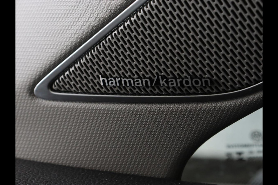 Volkswagen Golf 1.5 TSI Style | Panoramadak | Stoelverwarming | Head-Up | Trekhaak | Camera | Massage | Carplay | Navigatie | Adaptive cruise | Harman/Kardon | Sfeerverlichting | Keyless | Park Assist | Getint glas