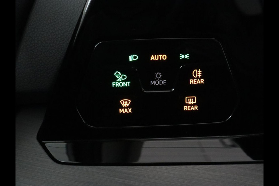 Volkswagen Golf 1.5 TSI Style | Panoramadak | Stoelverwarming | Head-Up | Trekhaak | Camera | Massage | Carplay | Navigatie | Adaptive cruise | Harman/Kardon | Sfeerverlichting | Keyless | Park Assist | Getint glas