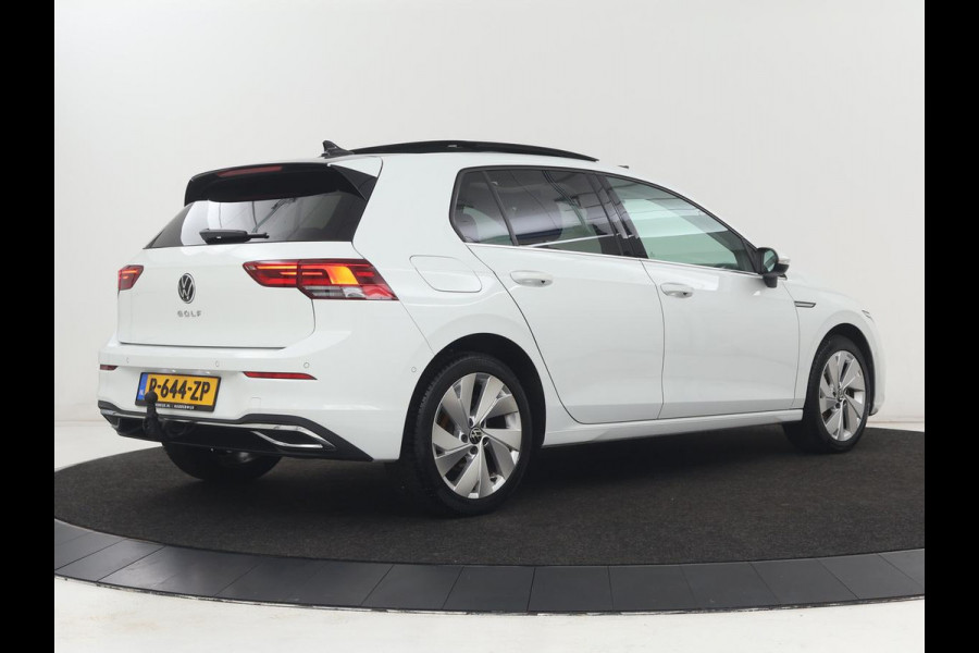 Volkswagen Golf 1.5 TSI Style | Panoramadak | Stoelverwarming | Head-Up | Trekhaak | Camera | Massage | Carplay | Navigatie | Adaptive cruise | Harman/Kardon | Sfeerverlichting | Keyless | Park Assist | Getint glas