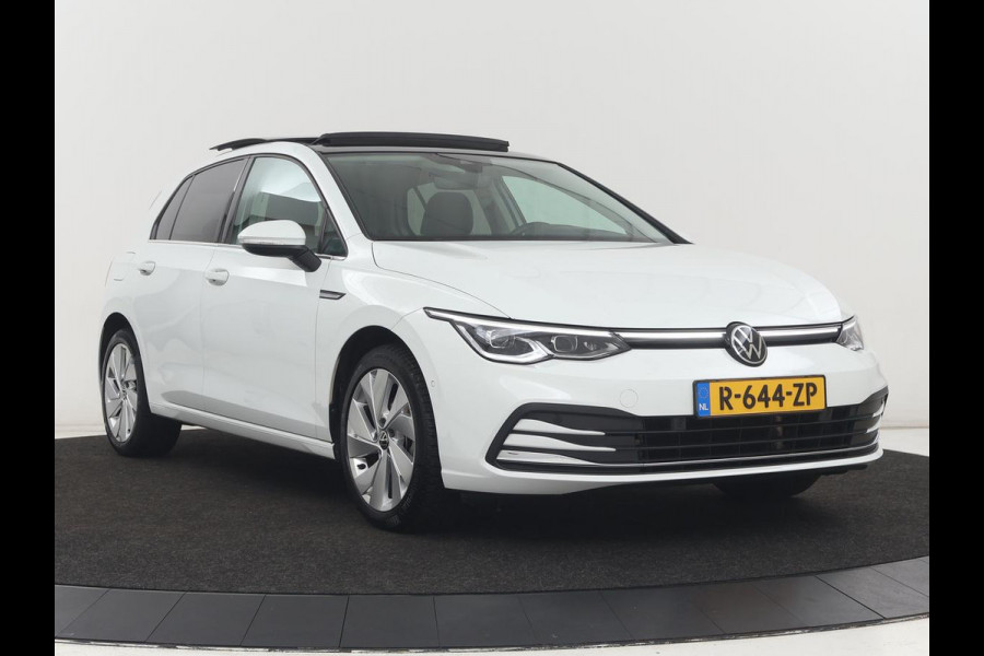 Volkswagen Golf 1.5 TSI Style | Panoramadak | Stoelverwarming | Head-Up | Trekhaak | Camera | Massage | Carplay | Navigatie | Adaptive cruise | Harman/Kardon | Sfeerverlichting | Keyless | Park Assist | Getint glas
