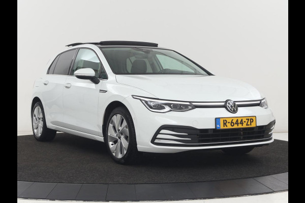 Volkswagen Golf 1.5 TSI Style | Panoramadak | Stoelverwarming | Head-Up | Trekhaak | Camera | Massage | Carplay | Navigatie | Adaptive cruise | Harman/Kardon | Sfeerverlichting | Keyless | Park Assist | Getint glas
