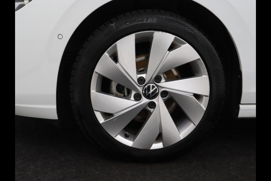 Volkswagen Golf 1.5 TSI Style | Panoramadak | Stoelverwarming | Head-Up | Trekhaak | Camera | Massage | Carplay | Navigatie | Adaptive cruise | Harman/Kardon | Sfeerverlichting | Keyless | Park Assist | Getint glas
