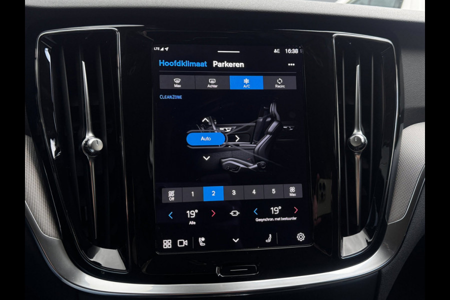 Volvo V60 2.0 T6 Plug-in hybrid AWD Ultimate Dark Long Range | Trekhaak | 100% SOH | Leder + Memory | Winter Pack