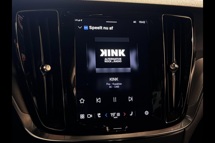 Volvo V60 2.0 T6 Plug-in hybrid AWD Ultimate Dark Long Range | Trekhaak | 100% SOH | Leder + Memory | Winter Pack