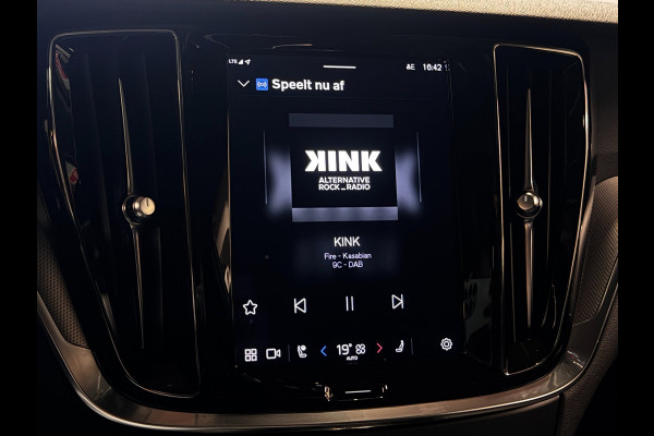 Volvo V60 2.0 T6 Plug-in hybrid AWD Ultimate Dark Long Range | Trekhaak | 100% SOH | Leder + Memory | Winter Pack