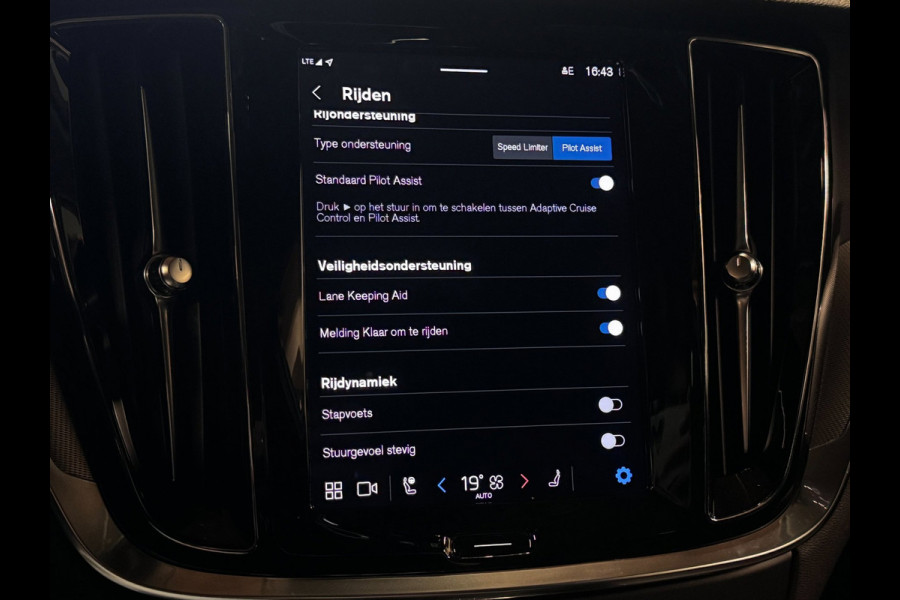 Volvo V60 2.0 T6 Plug-in hybrid AWD Ultimate Dark Long Range | Trekhaak | 100% SOH | Leder + Memory | Winter Pack