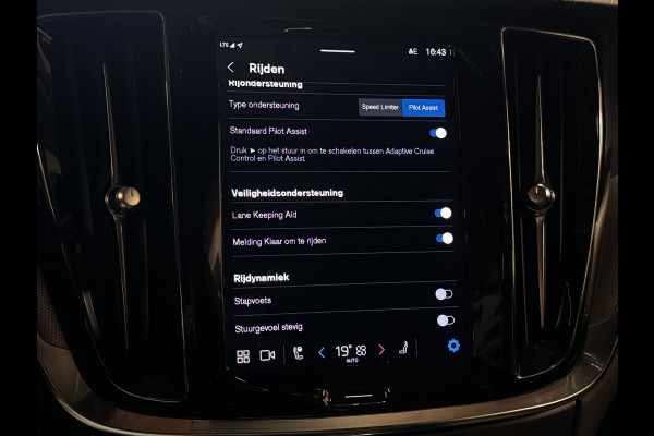 Volvo V60 2.0 T6 Plug-in hybrid AWD Ultimate Dark Long Range | Trekhaak | 100% SOH | Leder + Memory | Winter Pack