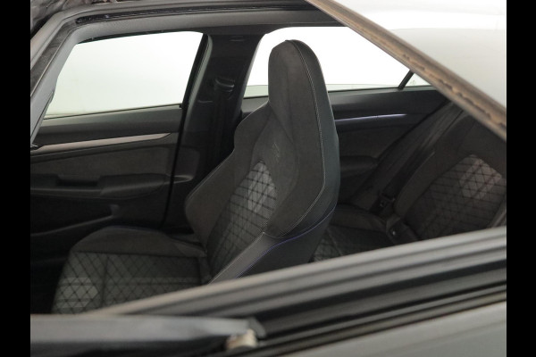 Volkswagen Golf variant R-Line-Edition 1.5 eTSI 85 kW 116 pk Automaat (DSG) | Verlengde garantie | Navigatie | Panoramadak | Parkeersensoren | Rondomzicht camera | Black Style pakket | R-Line |