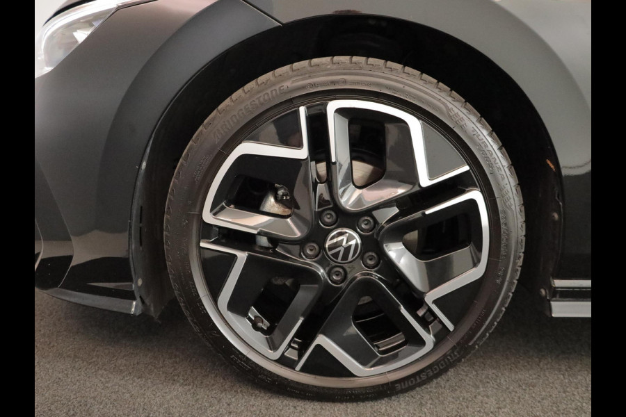 Volkswagen Golf variant R-Line-Edition 1.5 eTSI 85 kW 116 pk Automaat (DSG) | Verlengde garantie | Navigatie | Panoramadak | Parkeersensoren | Rondomzicht camera | Black Style pakket | R-Line |