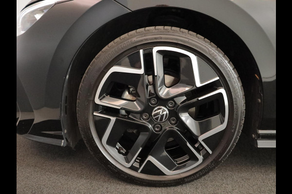 Volkswagen Golf variant R-Line-Edition 1.5 eTSI 85 kW 116 pk Automaat (DSG) | Verlengde garantie | Navigatie | Panoramadak | Parkeersensoren | Rondomzicht camera | Black Style pakket | R-Line |
