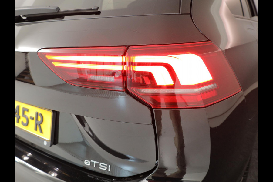 Volkswagen Golf variant R-Line-Edition 1.5 eTSI 85 kW 116 pk Automaat (DSG) | Verlengde garantie | Navigatie | Panoramadak | Parkeersensoren | Rondomzicht camera | Black Style pakket | R-Line |