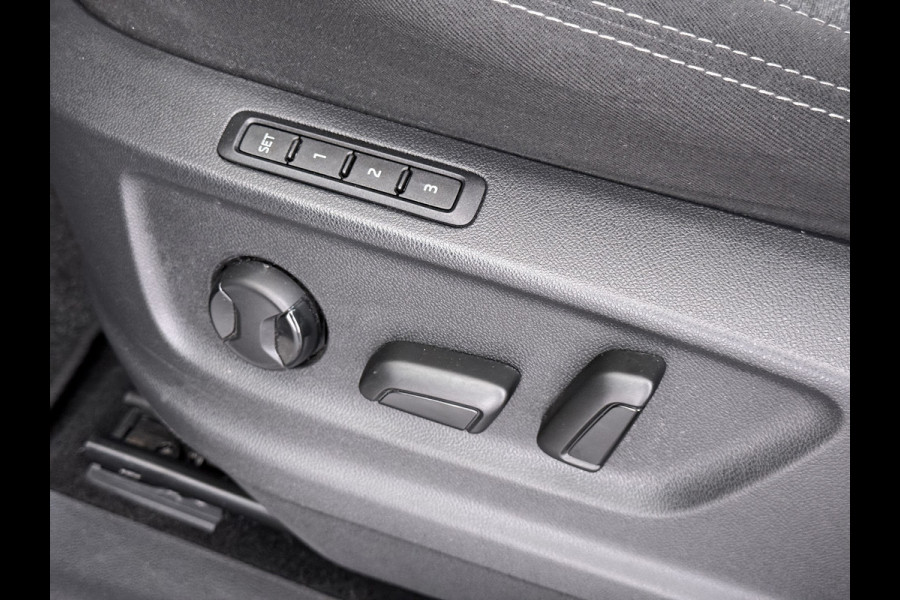 Škoda Kodiaq 1.5 TSI Automaat Style Business Navi 3-Zone Ecc Adap.Cruise 360°Camera Elek.Stoel+Memory Apple Carplay Android Auto Pdc Stoelverwarming Elek.Achterklep Led Lmv Isofix P-Assist Regen-Lichtsensor Dealeronderhouden 1e Eigenaar Origineel Nederlandse Auto