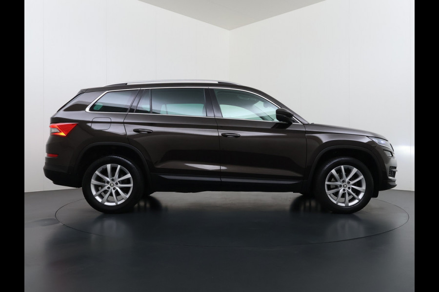 Škoda Kodiaq 1.5 TSI Automaat Style Business Navi 3-Zone Ecc Adap.Cruise 360°Camera Elek.Stoel+Memory Apple Carplay Android Auto Pdc Stoelverwarming Elek.Achterklep Led Lmv Isofix P-Assist Regen-Lichtsensor Dealeronderhouden 1e Eigenaar Origineel Nederlandse Auto
