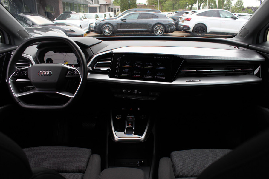 Audi Q4 Sportback e-tron 40 Launch edition Advanced 77 kWh / SoH 93,8% / CarPlay / Matrix LED / Sportstoelen / Sonos Audio / Virtual Cockpit / Parkeerhulp V+A / Intr.voorverwarming / Stoelverwarming / DAB / Cruise Control