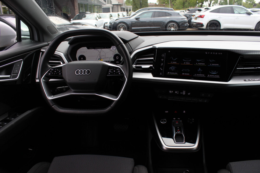 Audi Q4 Sportback e-tron 40 Launch edition Advanced 77 kWh / SoH 93,8% / CarPlay / Matrix LED / Sportstoelen / Sonos Audio / Virtual Cockpit / Parkeerhulp V+A / Intr.voorverwarming / Stoelverwarming / DAB / Cruise Control