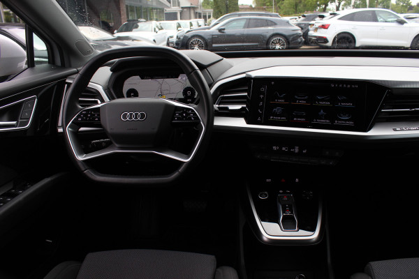Audi Q4 Sportback e-tron 40 Launch edition Advanced 77 kWh / SoH 93,8% / CarPlay / Matrix LED / Sportstoelen / Sonos Audio / Virtual Cockpit / Parkeerhulp V+A / Intr.voorverwarming / Stoelverwarming / DAB / Cruise Control