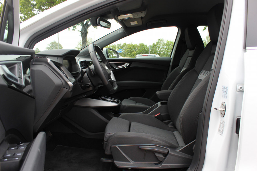 Audi Q4 Sportback e-tron 40 Launch edition Advanced 77 kWh / SoH 93,8% / CarPlay / Matrix LED / Sportstoelen / Sonos Audio / Virtual Cockpit / Parkeerhulp V+A / Intr.voorverwarming / Stoelverwarming / DAB / Cruise Control