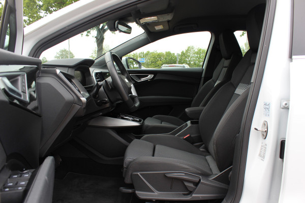 Audi Q4 Sportback e-tron 40 Launch edition Advanced 77 kWh / SoH 93,8% / CarPlay / Matrix LED / Sportstoelen / Sonos Audio / Virtual Cockpit / Parkeerhulp V+A / Intr.voorverwarming / Stoelverwarming / DAB / Cruise Control