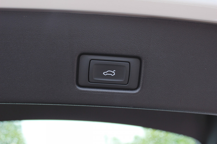 Audi Q4 Sportback e-tron 40 Launch edition Advanced 77 kWh / SoH 93,8% / CarPlay / Matrix LED / Sportstoelen / Sonos Audio / Virtual Cockpit / Parkeerhulp V+A / Intr.voorverwarming / Stoelverwarming / DAB / Cruise Control