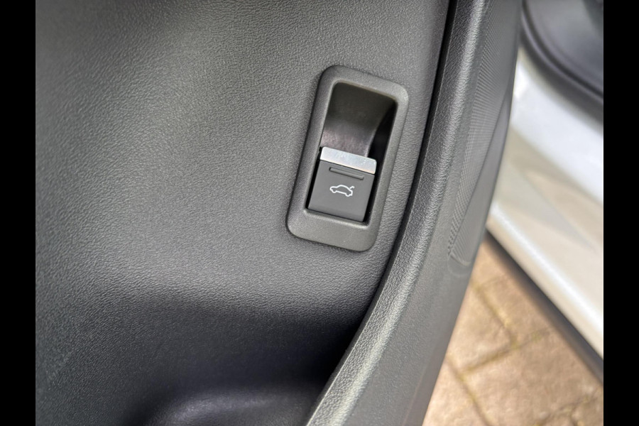 Audi Q4 e-tron 40 Advanced edition 77 kWh | Stoelverwarming | Elek. klep | SOH 96,7% |  Navigatie | Keyless entry | 20 Inch LMV |
