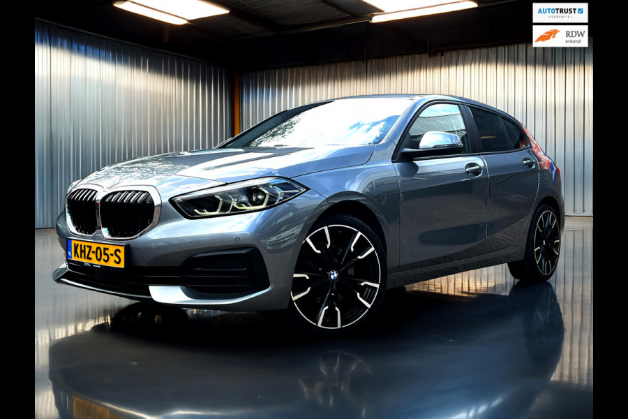 BMW 1-serie 118i Business Line Carplay wireless_PDC_19''LMV