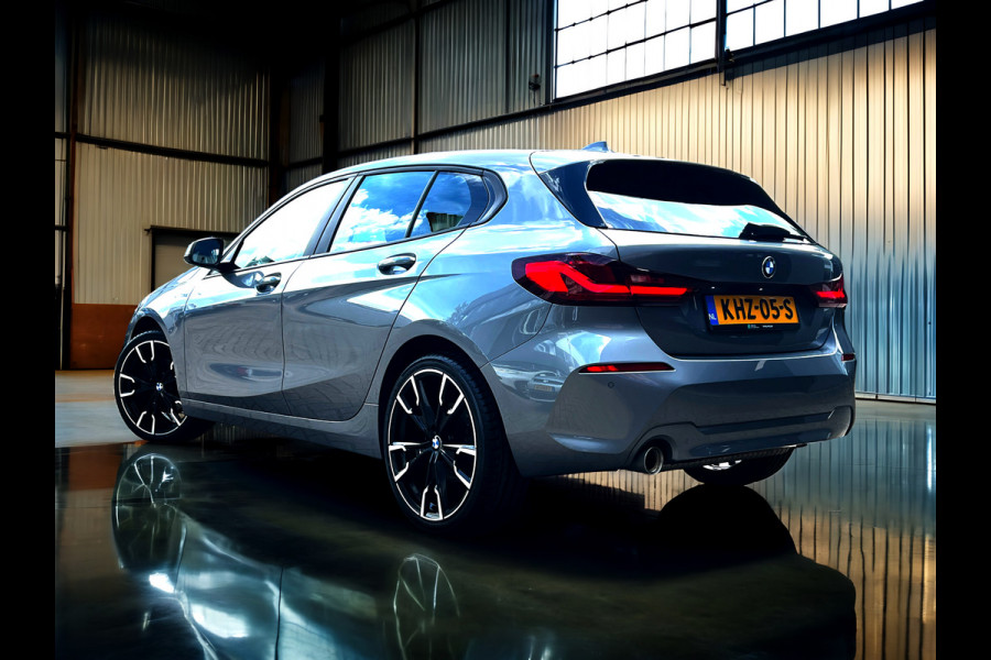 BMW 1-serie 118i Business Line Carplay wireless_PDC_19''LMV