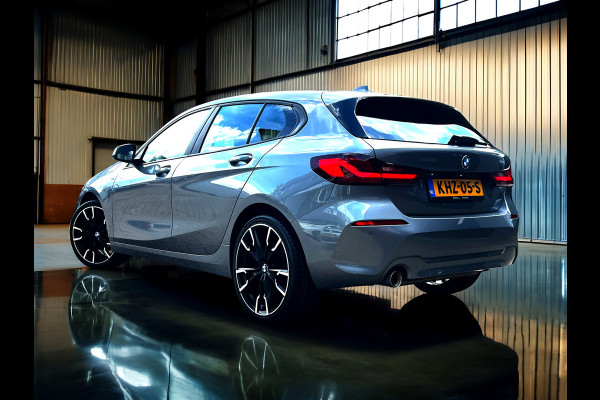 BMW 1-serie 118i Business Line Carplay wireless_PDC_19''LMV
