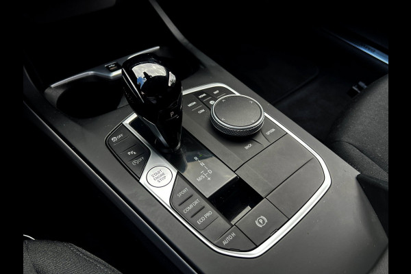 BMW 1-serie 118i Business Line Carplay wireless_PDC_19''LMV