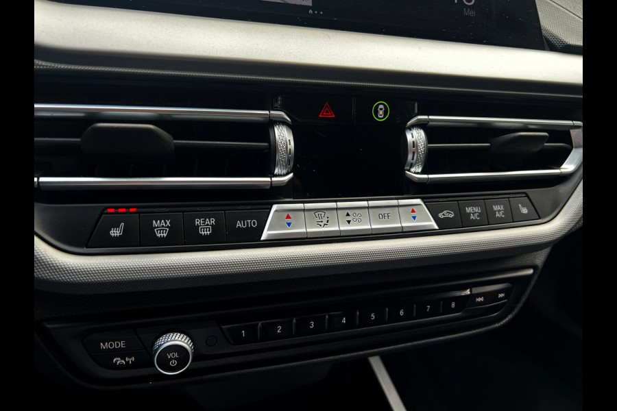 BMW 1-serie 118i Business Line Carplay wireless_PDC_19''LMV