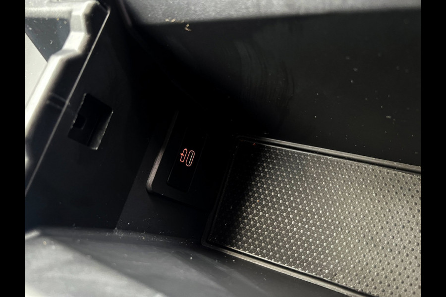 BMW 1-serie 118i Business Line Carplay wireless_PDC_19''LMV