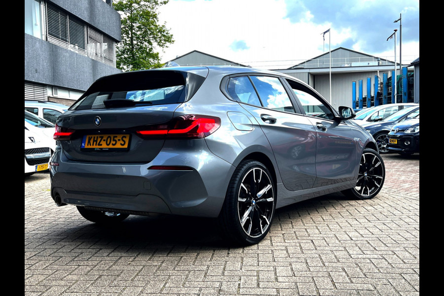 BMW 1-serie 118i Business Line Carplay wireless_PDC_19''LMV