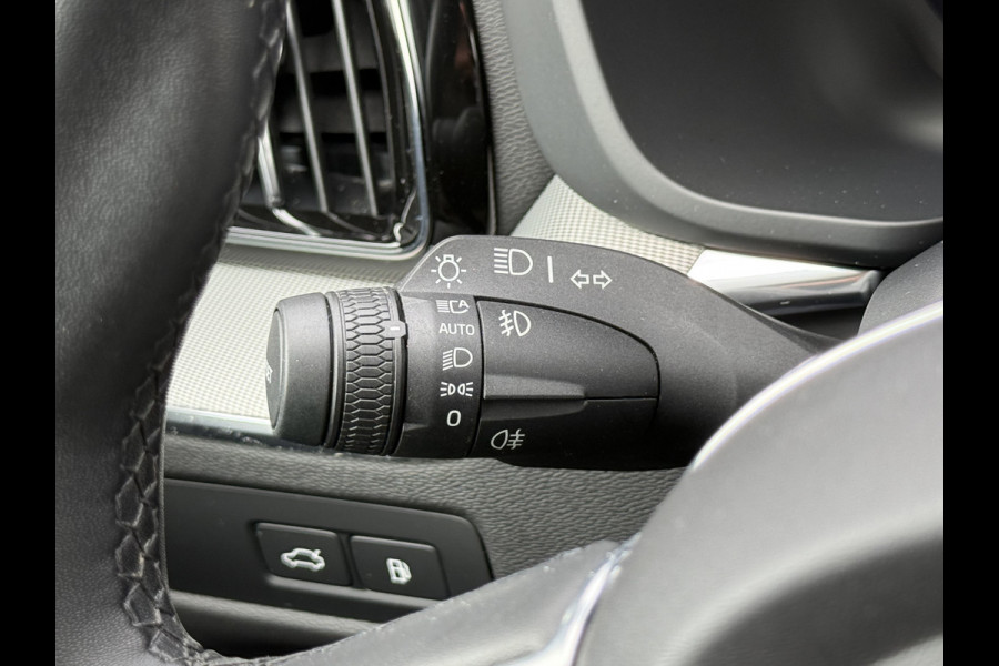 Volvo XC60 2.0 T6 Plug-in hybrid AWD Plus Dark | Pano | Pilot Assist | H/K Audio | 21 inch