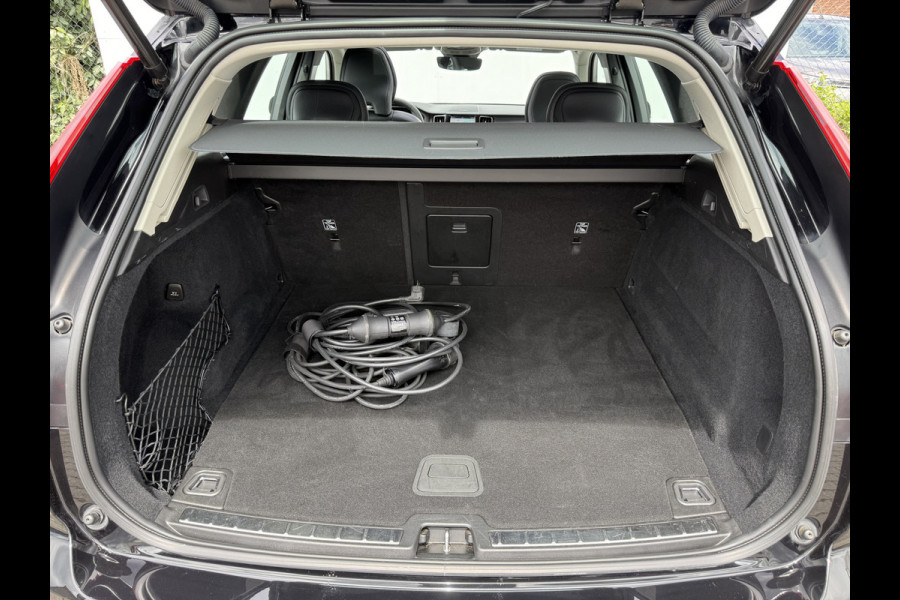 Volvo XC60 2.0 T6 Plug-in hybrid AWD Plus Dark | Pano | Pilot Assist | H/K Audio | 21 inch