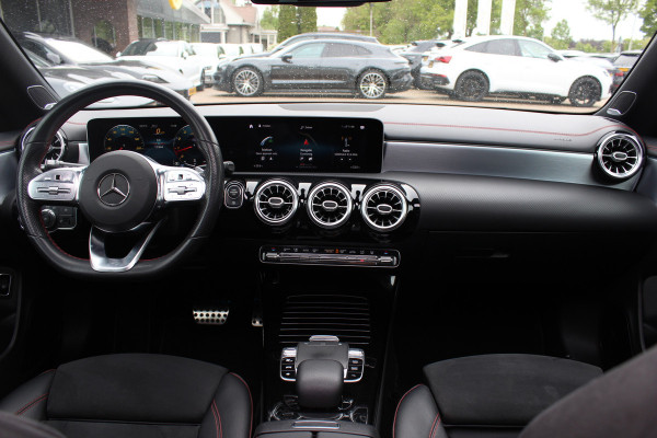 Mercedes-Benz CLA-Klasse Shooting Brake 250 4MATIC Premium / AMG Diffuser / Panoramadak / 360Camera / Burmester / 19'' / Sfeerverlichting / CarPlay / Stoelverwarming / Cruise Control