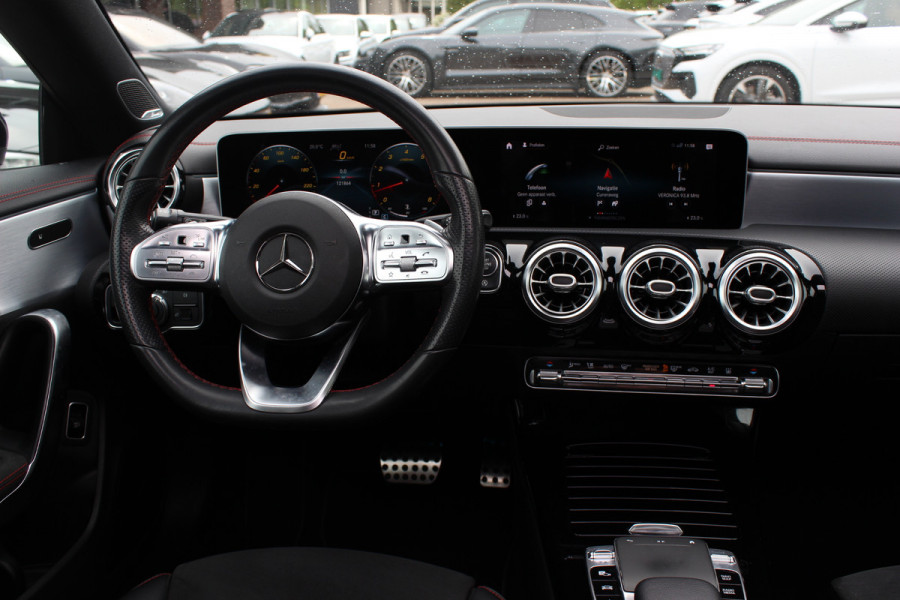 Mercedes-Benz CLA-Klasse Shooting Brake 250 4MATIC Premium / AMG Diffuser / Panoramadak / 360Camera / Burmester / 19'' / Sfeerverlichting / CarPlay / Stoelverwarming / Cruise Control