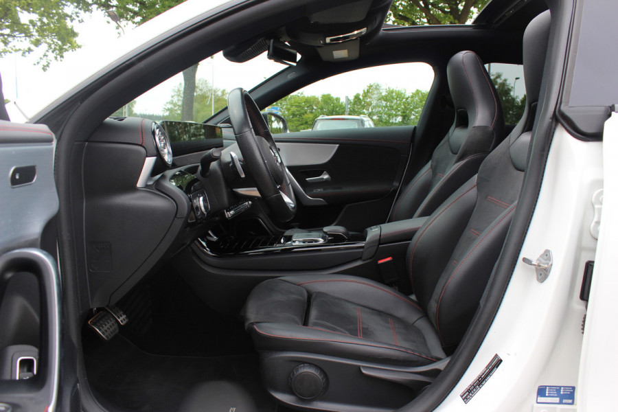Mercedes-Benz CLA-Klasse Shooting Brake 250 4MATIC Premium / AMG Diffuser / Panoramadak / 360Camera / Burmester / 19'' / Sfeerverlichting / CarPlay / Stoelverwarming / Cruise Control