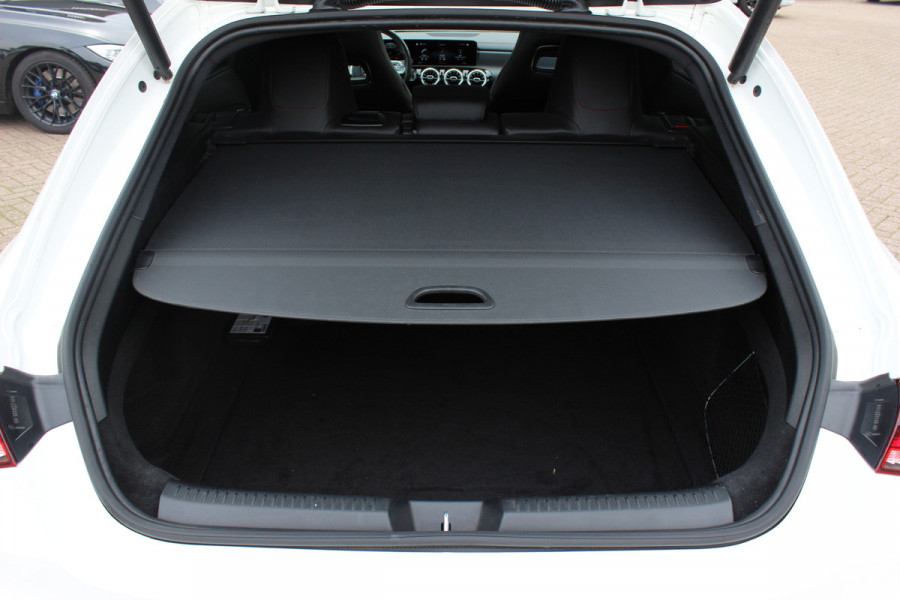 Mercedes-Benz CLA-Klasse Shooting Brake 250 4MATIC Premium / AMG Diffuser / Panoramadak / 360Camera / Burmester / 19'' / Sfeerverlichting / CarPlay / Stoelverwarming / Cruise Control
