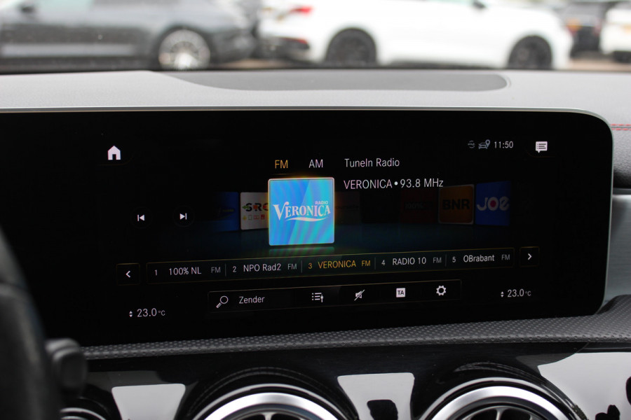 Mercedes-Benz CLA-Klasse Shooting Brake 250 4MATIC Premium / AMG Diffuser / Panoramadak / 360Camera / Burmester / 19'' / Sfeerverlichting / CarPlay / Stoelverwarming / Cruise Control