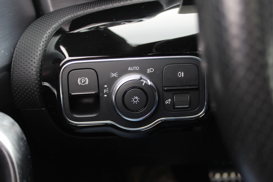 Mercedes-Benz CLA-Klasse Shooting Brake 250 4MATIC Premium / AMG Diffuser / Panoramadak / 360Camera / Burmester / 19'' / Sfeerverlichting / CarPlay / Stoelverwarming / Cruise Control