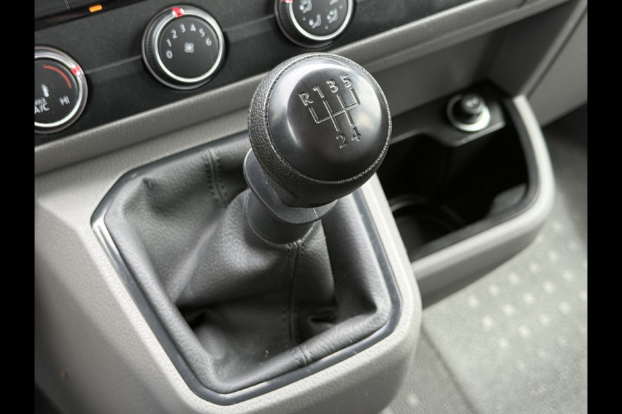 Volkswagen Transporter 2.0 TDI / L2H1 / 5-PERS DUBBELE CABINE / 1e EIG. / ZEER NETJES!! / AIRCO / CRUISE / ISOFIX