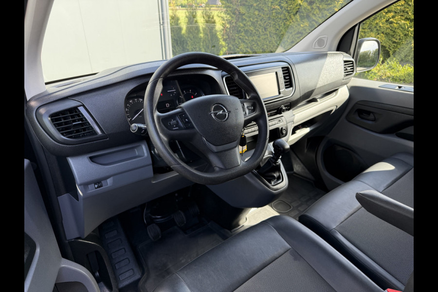 Opel Vivaro 2.0 CDTI 123 PK / L3H1 / 1e EIG. / 23.896 KM!! / IMPERIAAL / 2.5 TONS TREKHAAK / CAMERA / 3-ZITS / BLINDSPOT