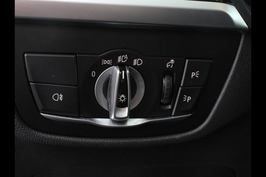 BMW X3 xDrive30e Plug in Hybride Advantage Automaat Navigatie Climate Control Adaptieve Cruise Control Head up display Led Dab Parkeer sensoren V+A Stoelverwarming Camera